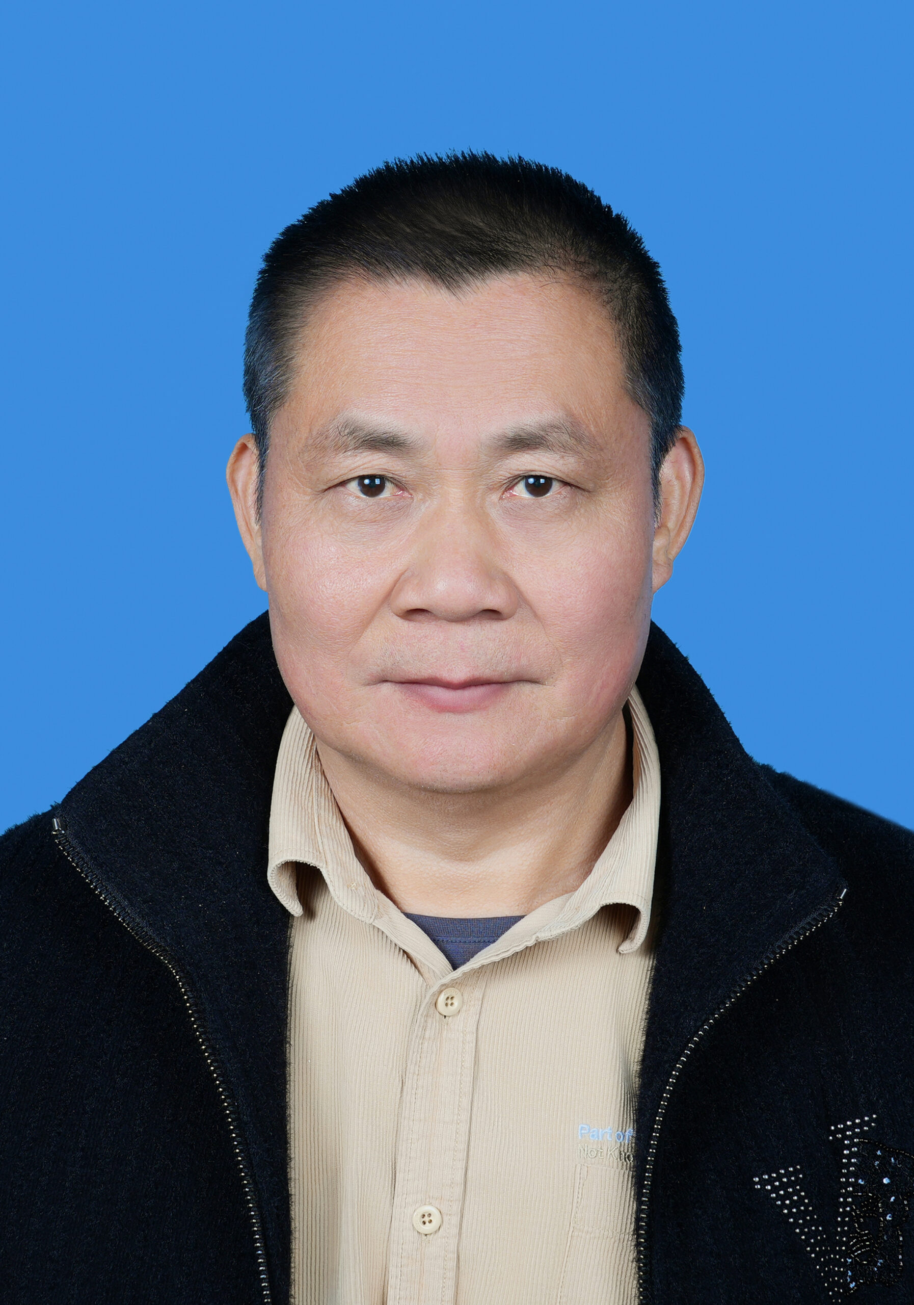 监事：卢琳英